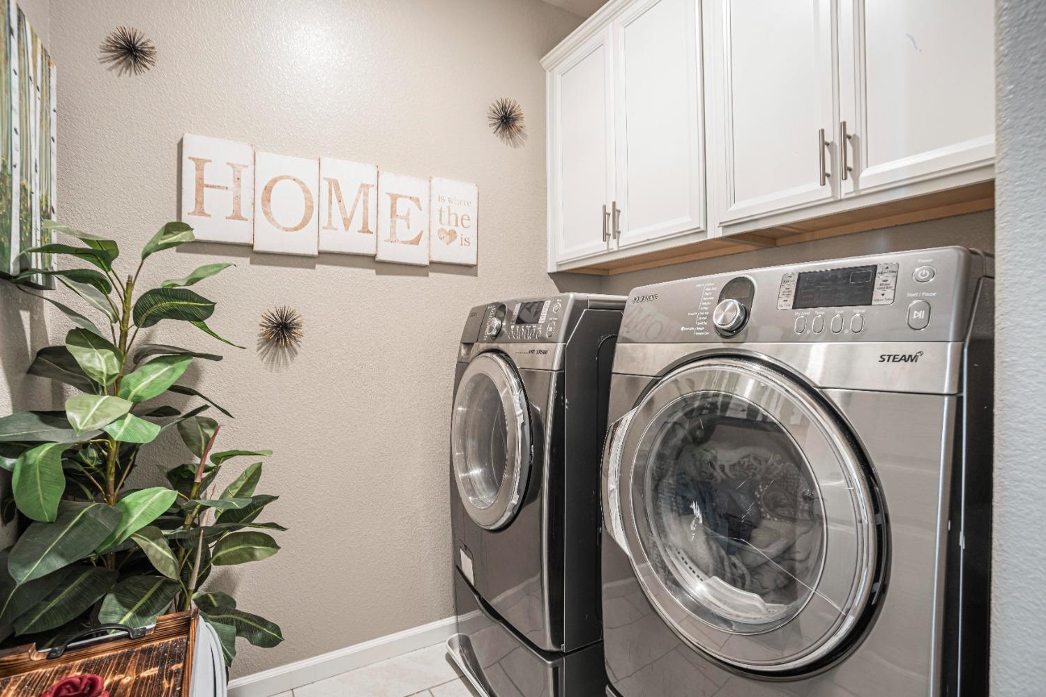 2510 Natomas Crossing Drive Sacramento, CA 95834 - Photo 26 of 34 a utility room with dryer and washer