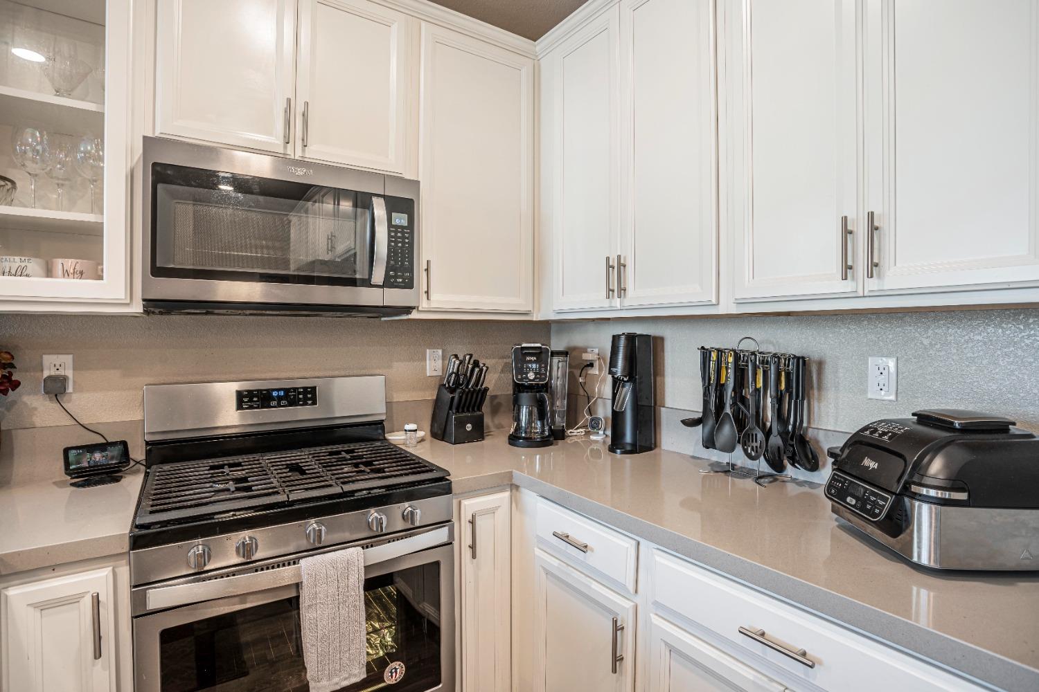 2510 Natomas Crossing Drive Sacramento, CA 95834 - Photo 9 of 34 a kitchen with a stove and a microwave