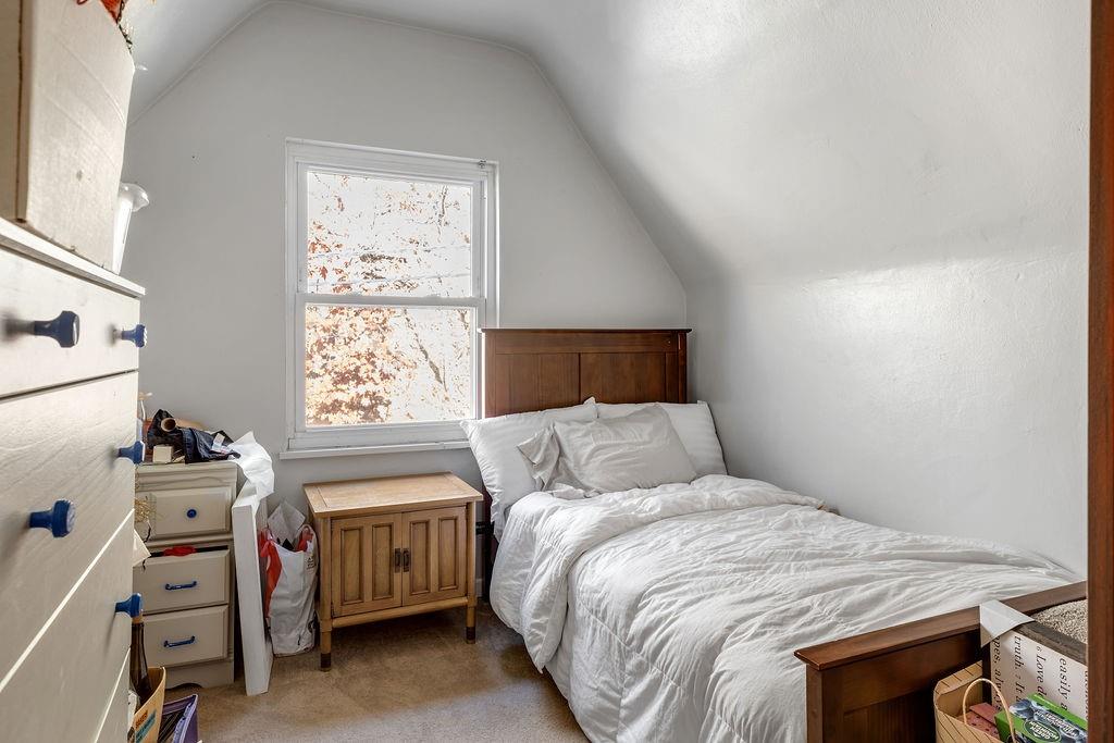 360 Spruce Run Road Pittsburgh, PA 15202 - Photo 9 of 14 Upper Level Bedroom 2