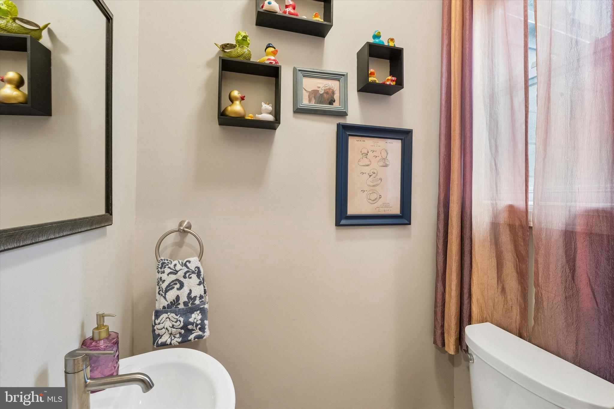 912 Jackson Street Philadelphia, PA 19148 - Photo 11 of 25 1st floor powder room