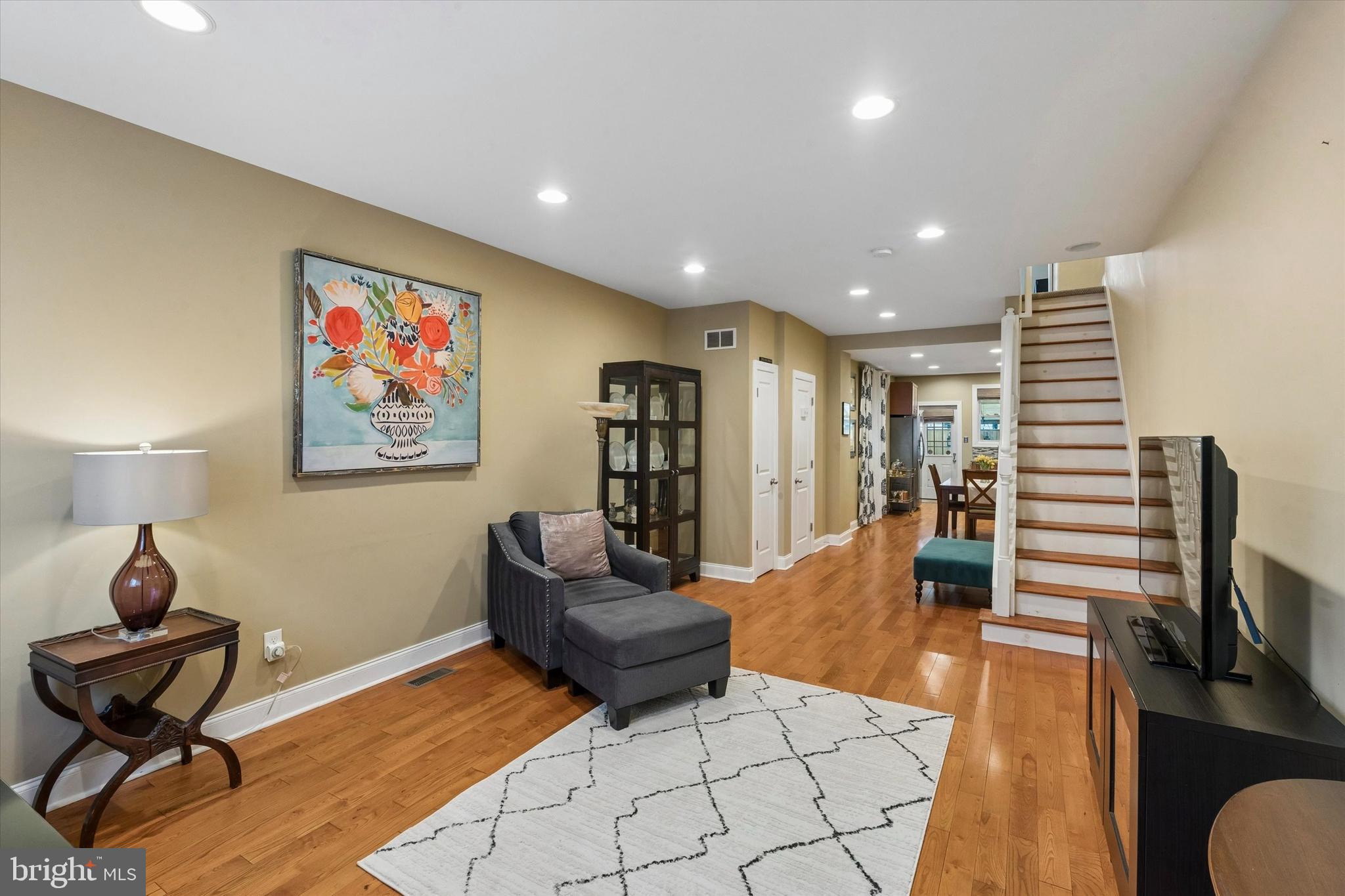 912 Jackson Street Philadelphia, PA 19148 - Photo 2 of 25 Large Open Living Room