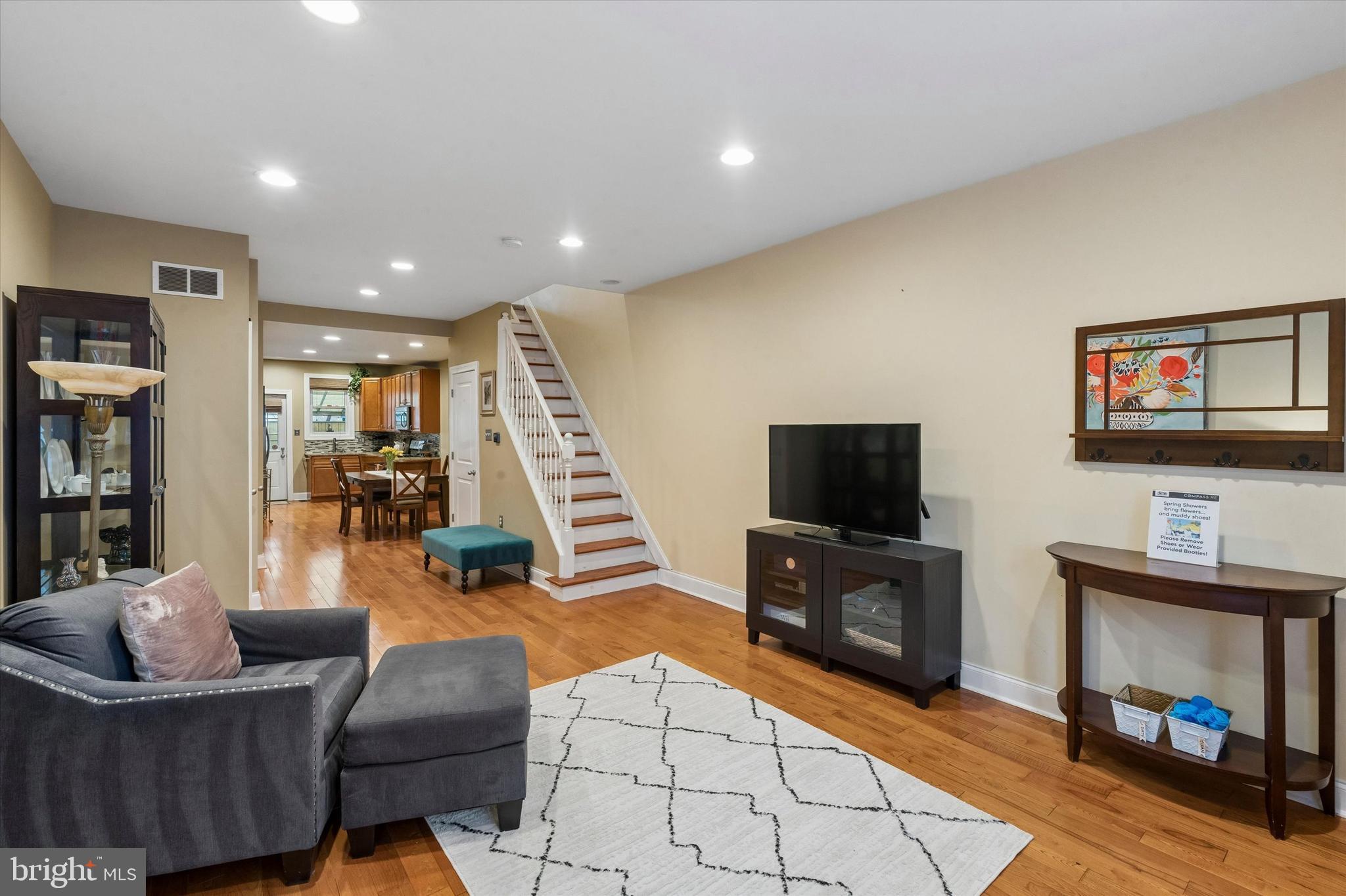 912 Jackson Street Philadelphia, PA 19148 - Photo 3 of 25