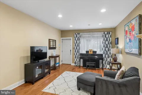 $324,900 | 912 Jackson Street, Philadelphia, PA 19148
