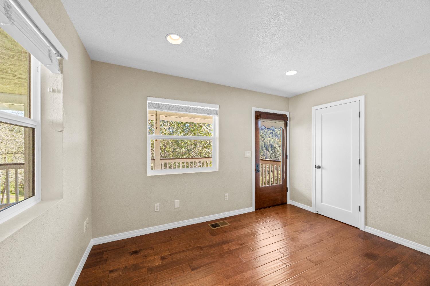 18450 Sugar Loaf Road Jackson, CA 95642 - Photo 18 of 58 ground floor bedroom with walk in closet and porch access