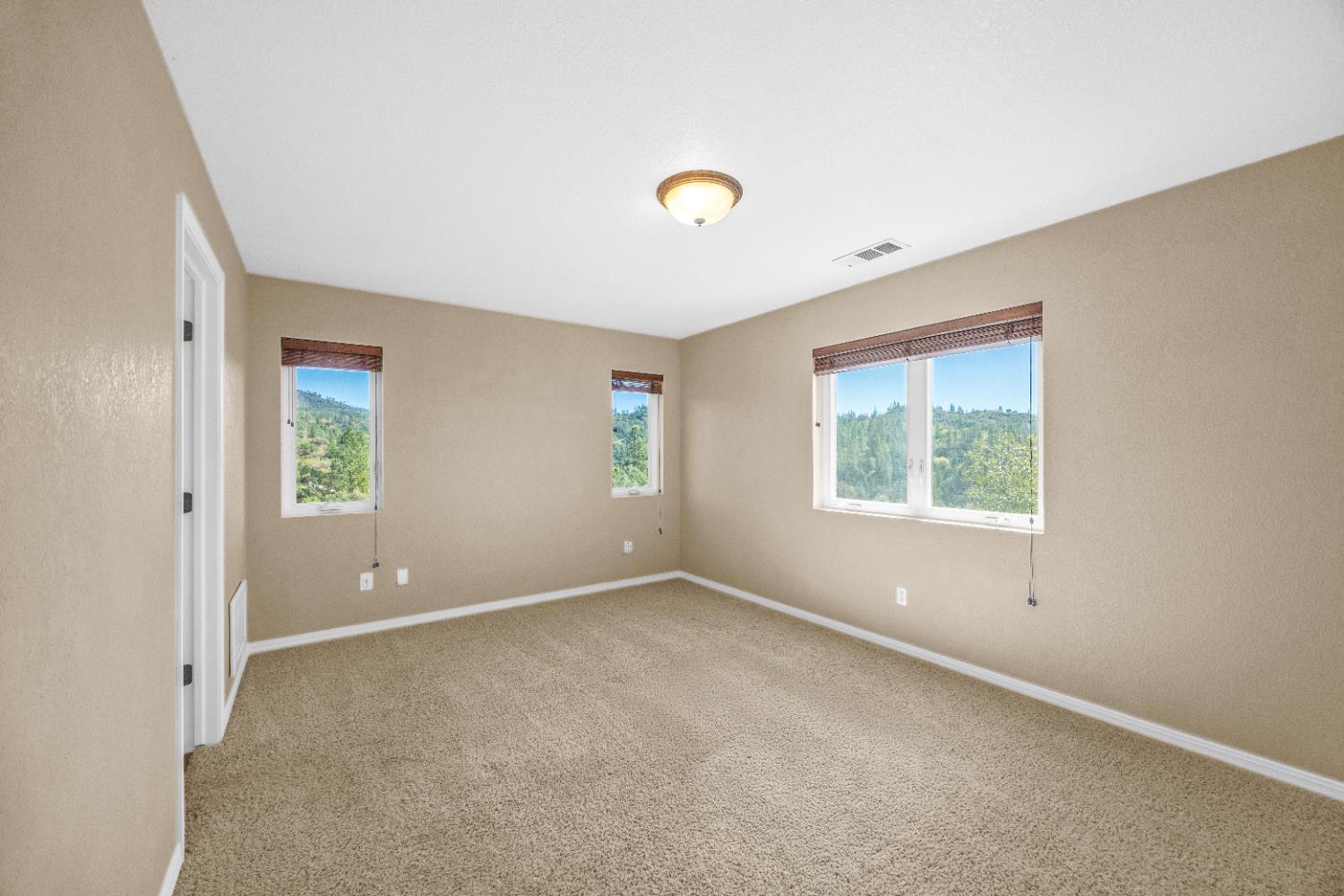 18450 Sugar Loaf Road Jackson, CA 95642 - Photo 19 of 58 primary bedroom