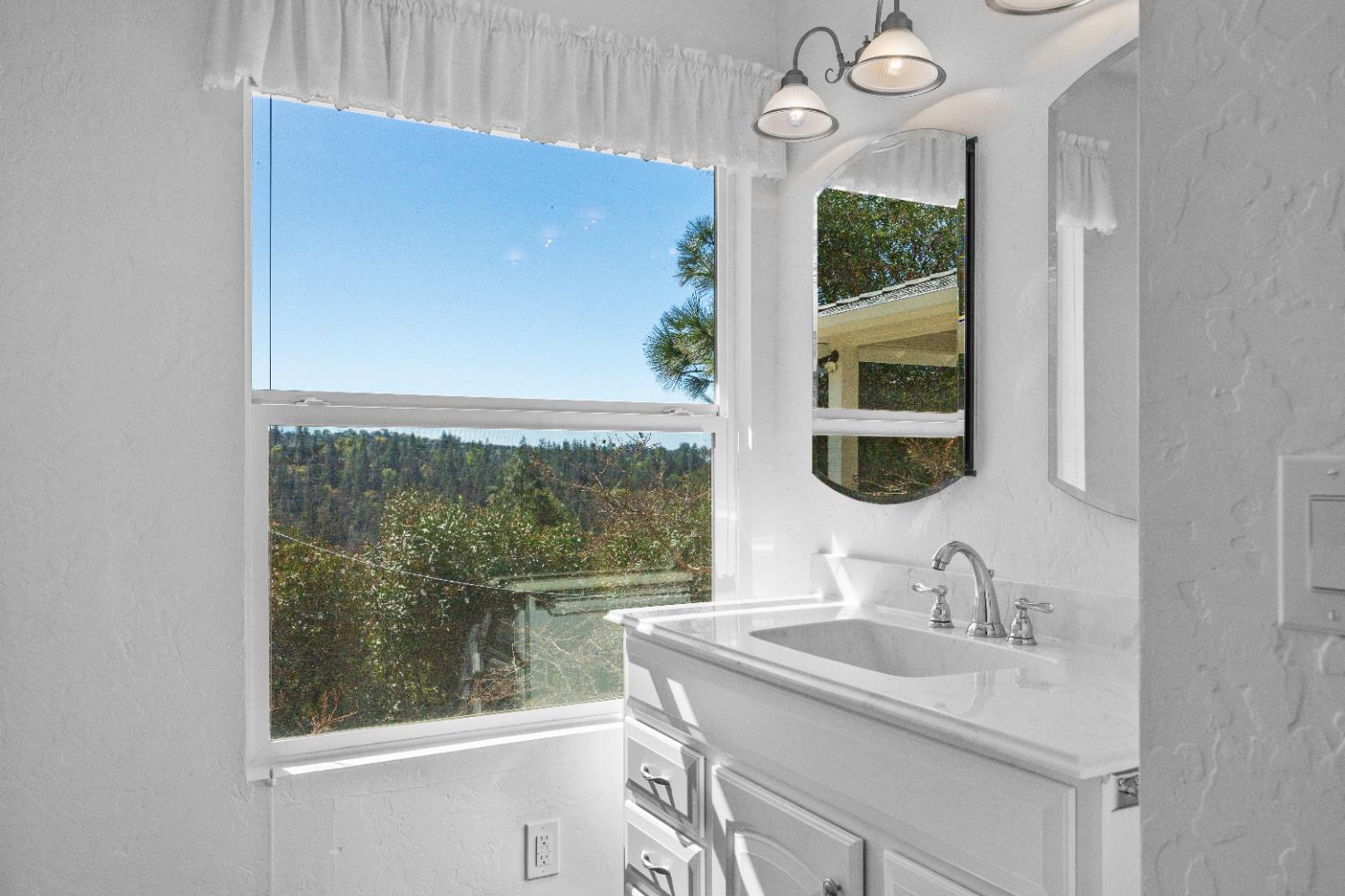 18450 Sugar Loaf Road Jackson, CA 95642 - Photo 35 of 58 guest cottage bathroom
