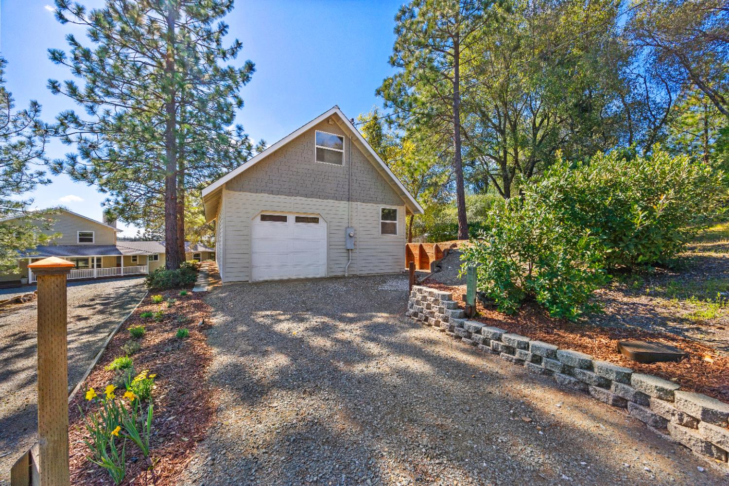 18450 Sugar Loaf Road Jackson, CA 95642 - Photo 48 of 58 front of pull through garage