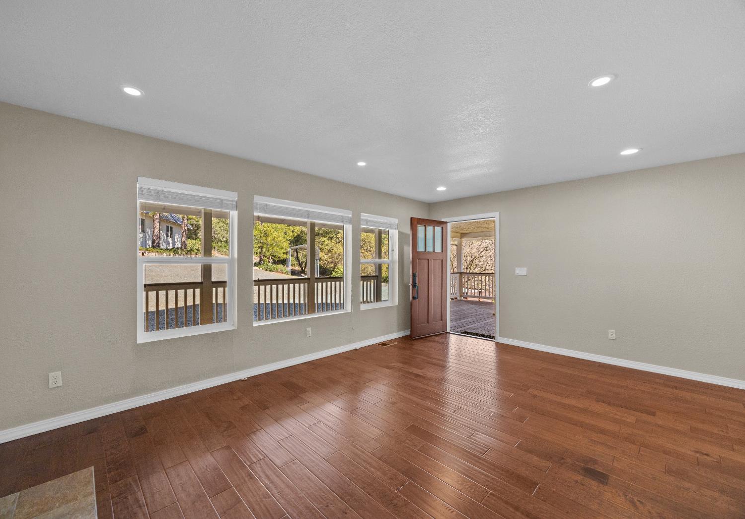 18450 Sugar Loaf Road Jackson, CA 95642 - Photo 9 of 58 front door into front living/entry space
