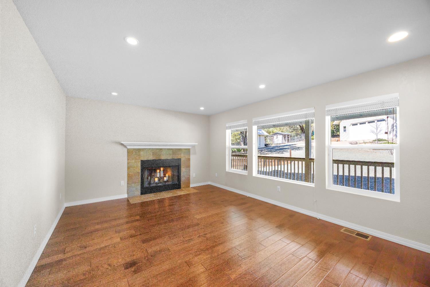 18450 Sugar Loaf Road Jackson, CA 95642 - Photo 10 of 58 front living/entry space