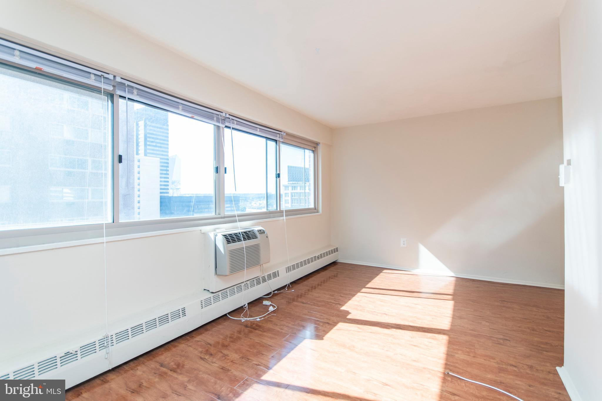 2101-17 Chestnut Street, Unit 1002 Philadelphia, PA 19103 - Photo 2 of 10