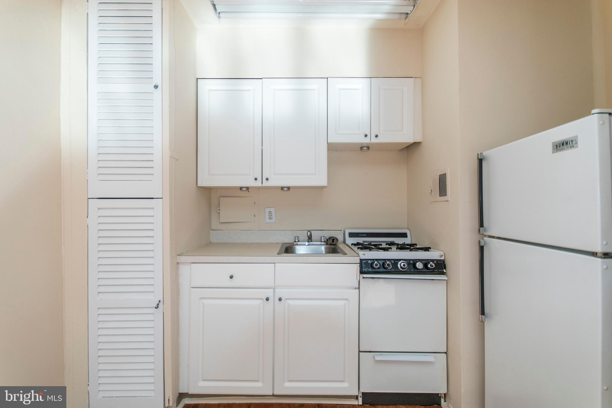 2101-17 Chestnut Street, Unit 1002 Philadelphia, PA 19103 - Photo 3 of 10