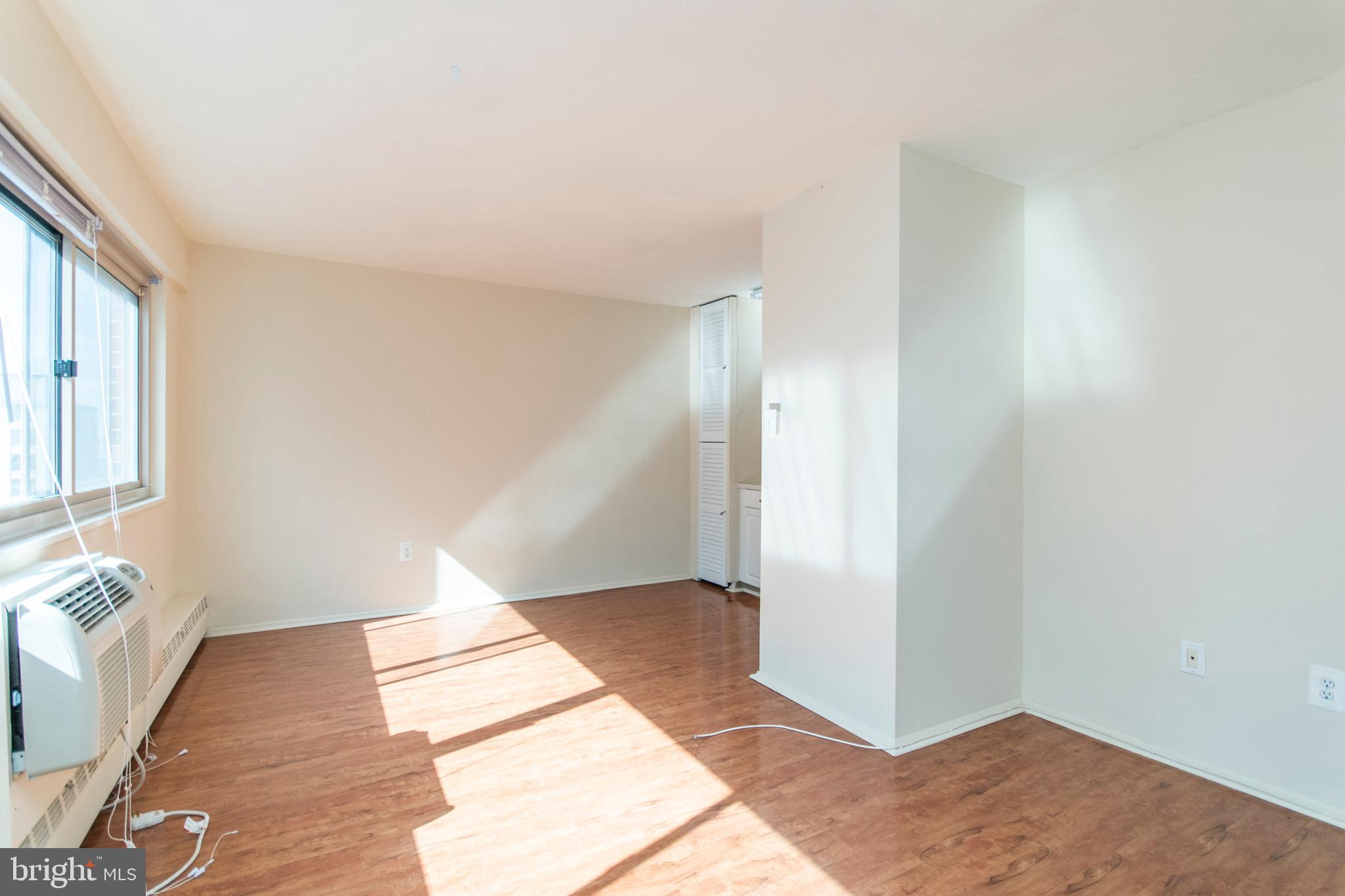 2101-17 Chestnut Street, Unit 1002 Philadelphia, PA 19103 - Photo 4 of 10