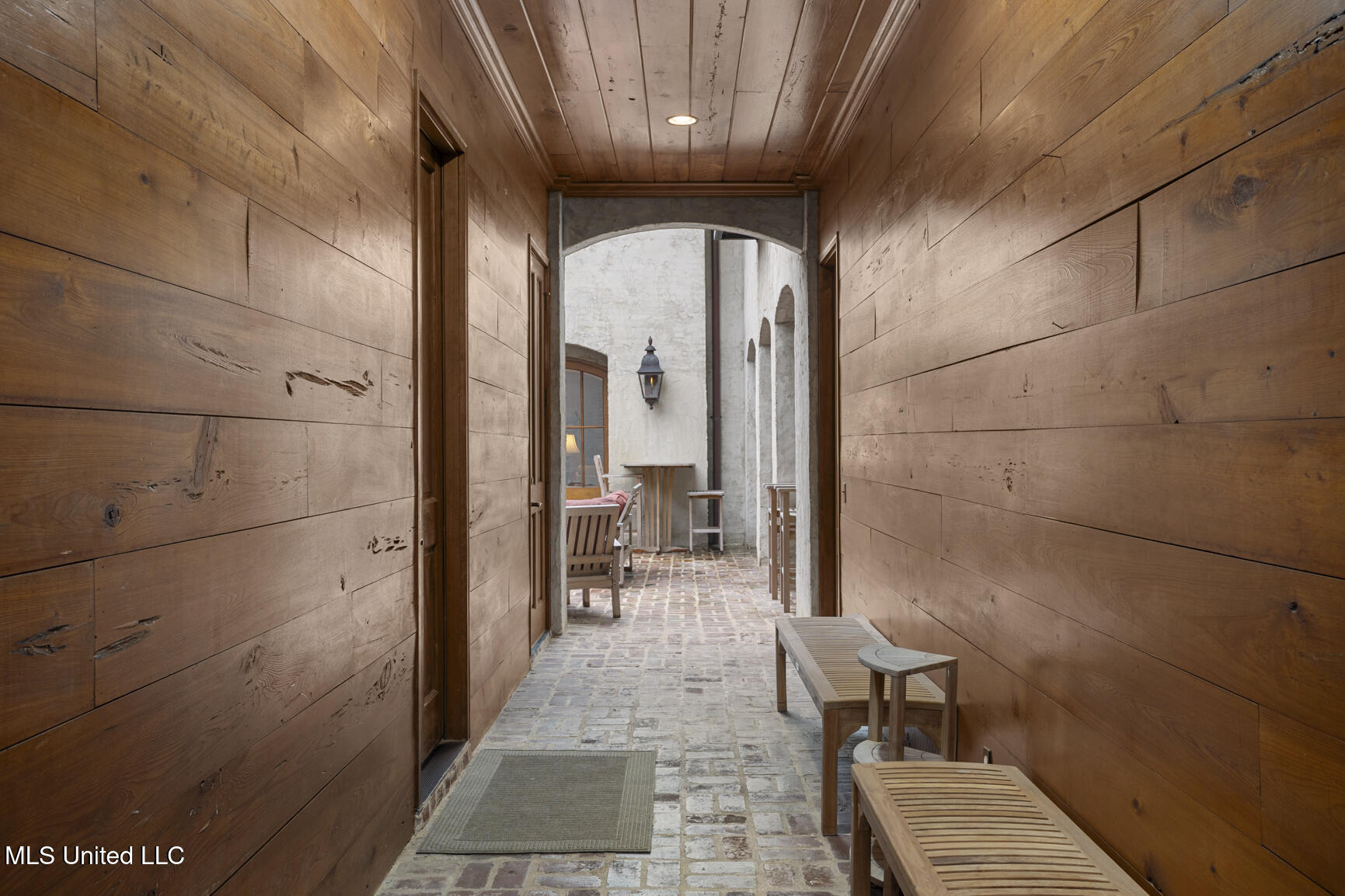 6 Arlington Park Jackson, MS 39211 - Photo 2 of 43 6 Arlington Park-1