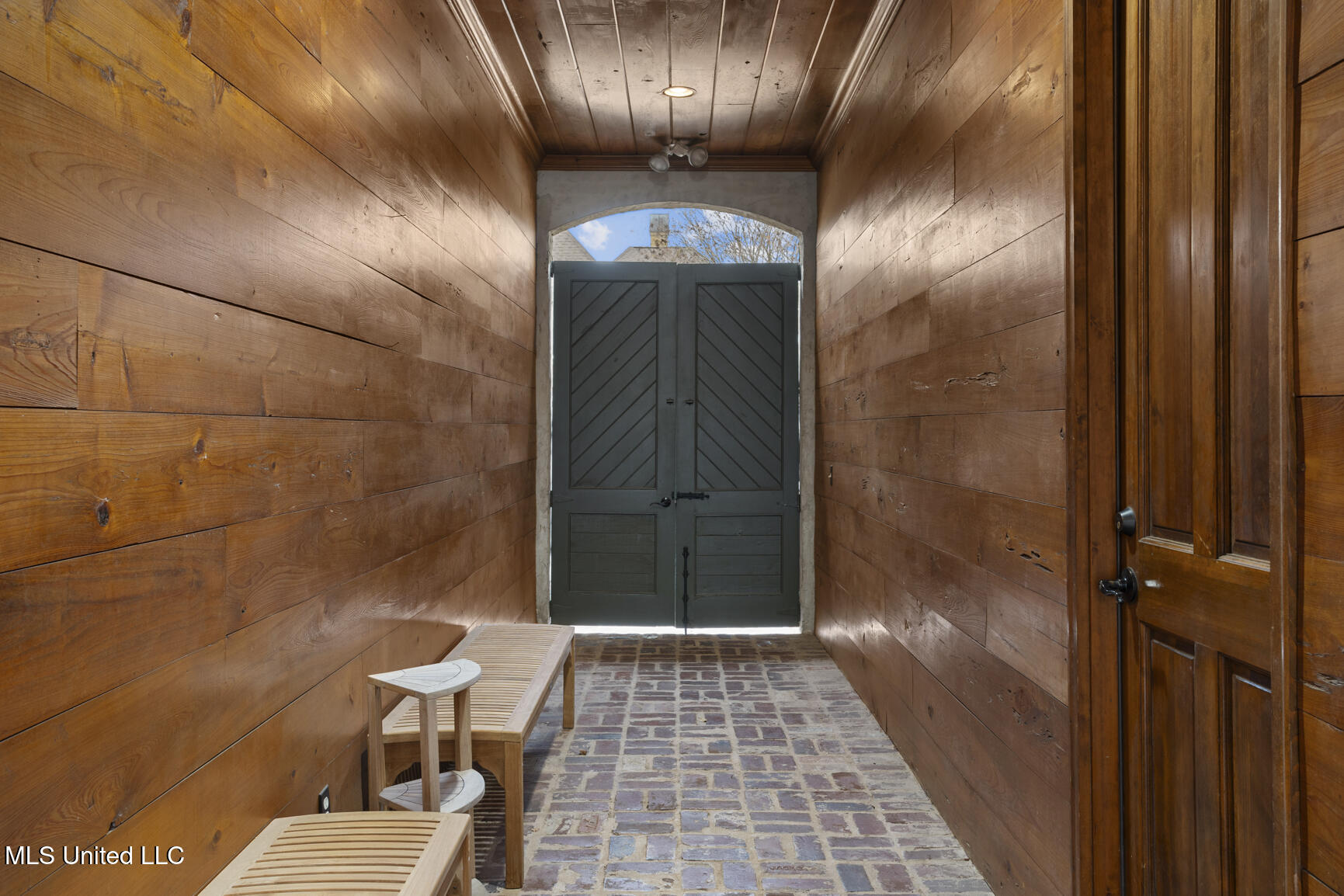 6 Arlington Park Jackson, MS 39211 - Photo 3 of 43 6 Arlington Park-2