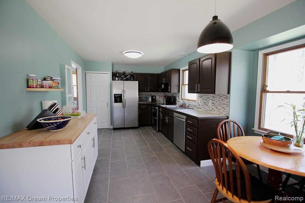 5276 Green Road Fenton, MI 48430 - Photo 9 of 23 5 Green (1).jpg