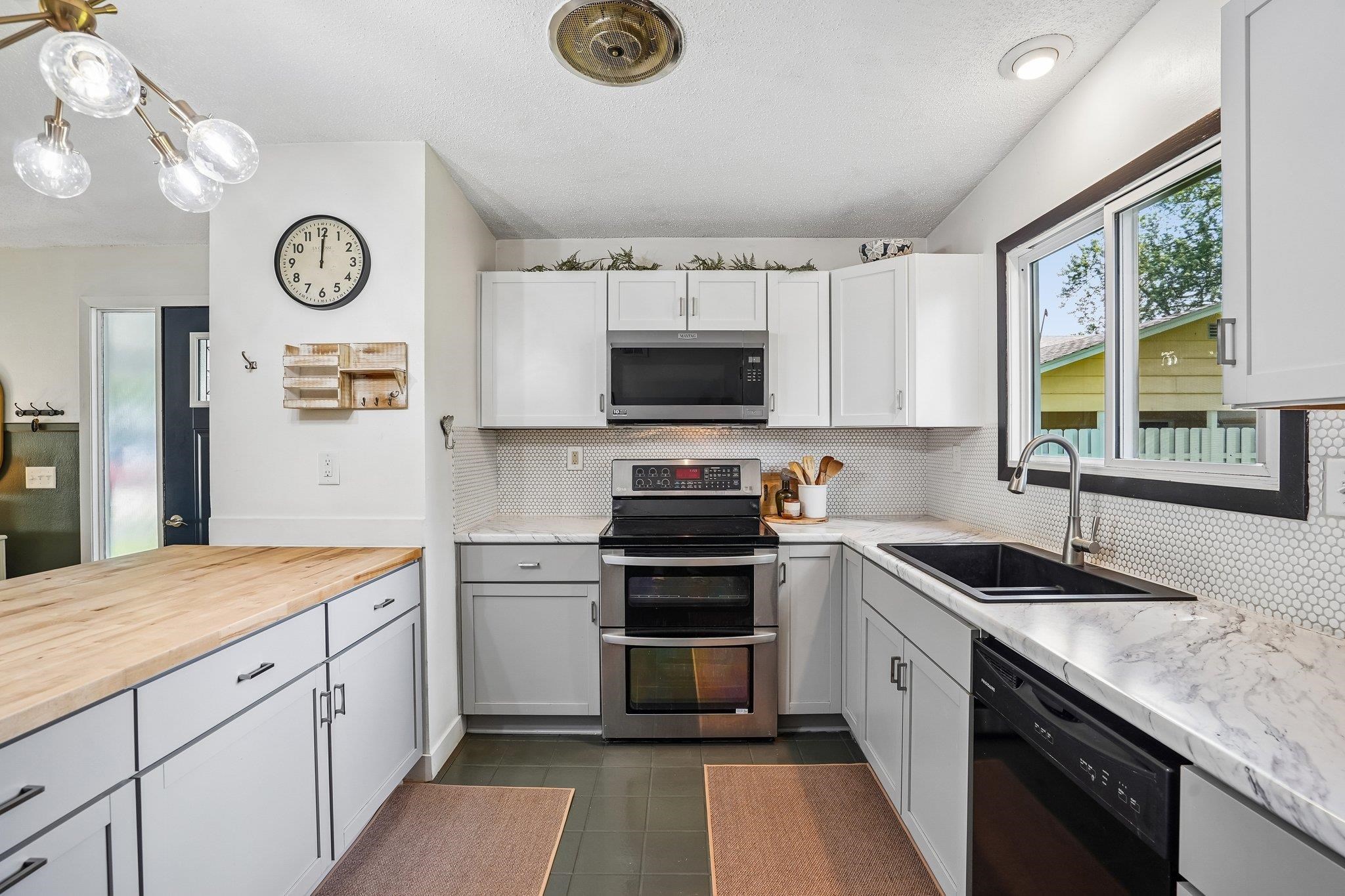 816 11th Street Baraboo, WI 53913 - Photo 11 of 31