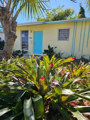 $2,300 | 9360 Southwest 168th Street, Palmetto Bay, FL 33157