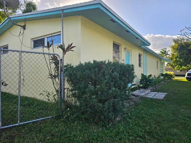 $2,300 | 9360 Southwest 168th Street, Palmetto Bay, FL 33157