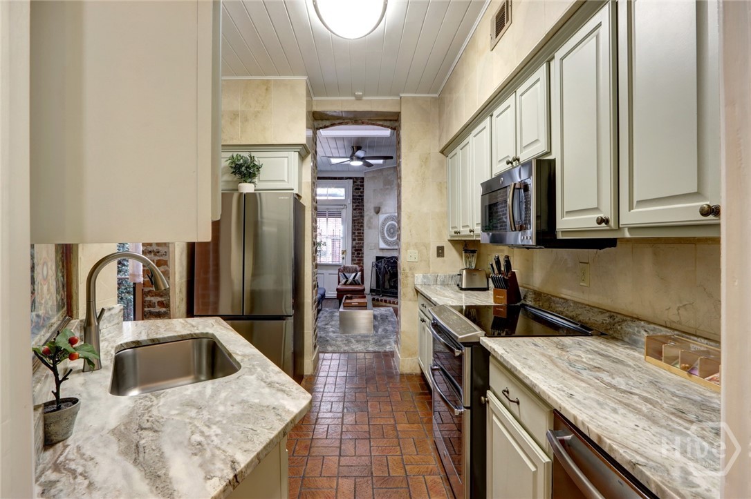 220 East State Street Savannah, GA 31401 - Photo 18 of 62