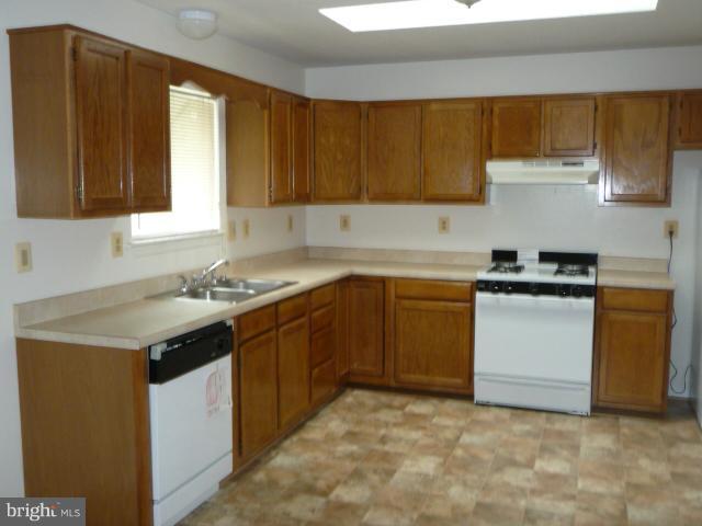 7606 Bentree Road Fort Washington, MD 20744 - Photo 6 of 12 Kitchen