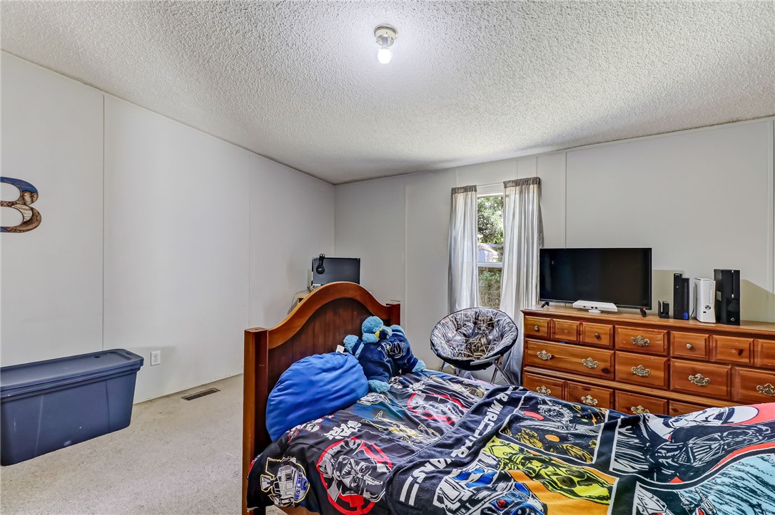 86064 Jones Road Yulee, FL 32097 - Photo 17 of 25 a living room with furniture and a flat screen tv