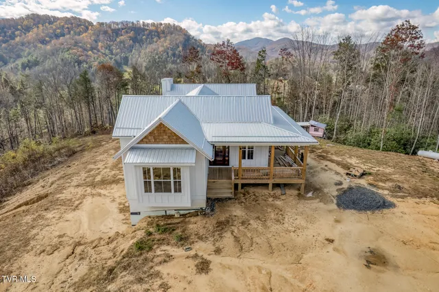 $850,000 | 169 Teaberry Road, Roan Mountain, TN 37687