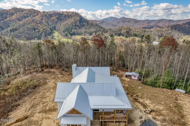 $850,000 | 169 Teaberry Road, Roan Mountain, TN 37687