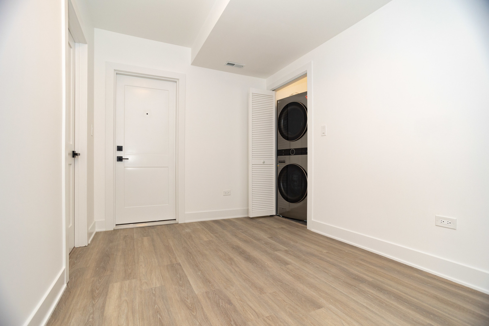 1723 West Pierce Avenue, Unit 1 Chicago, IL 60622 - Photo 18 of 24 a view of an empty room with wooden floor and closet
