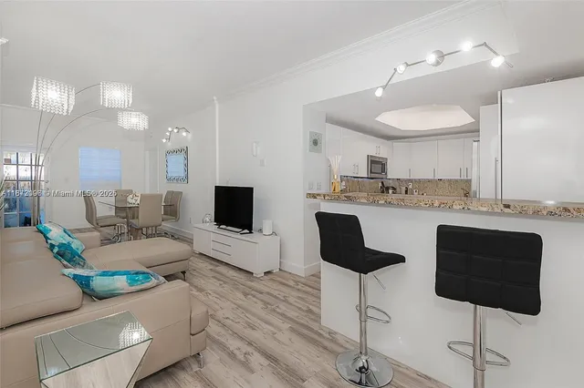 $2,800 | 17425 Northwest 75th Place, Unit 106, Hialeah, FL 33015