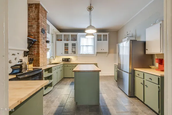 $462,500 | 211 Johnson Street, Bristol, VA 24201