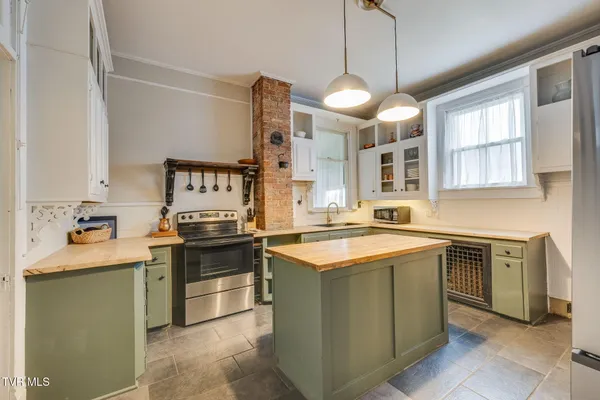 $462,500 | 211 Johnson Street, Bristol, VA 24201