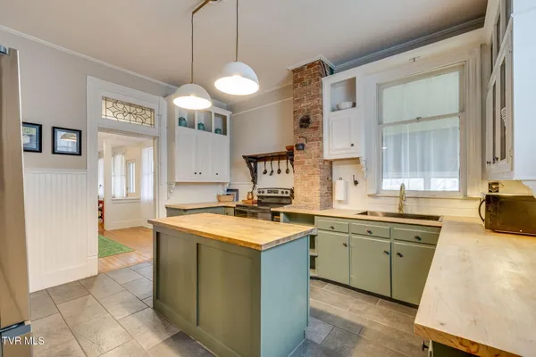 $462,500 | 211 Johnson Street, Bristol, VA 24201