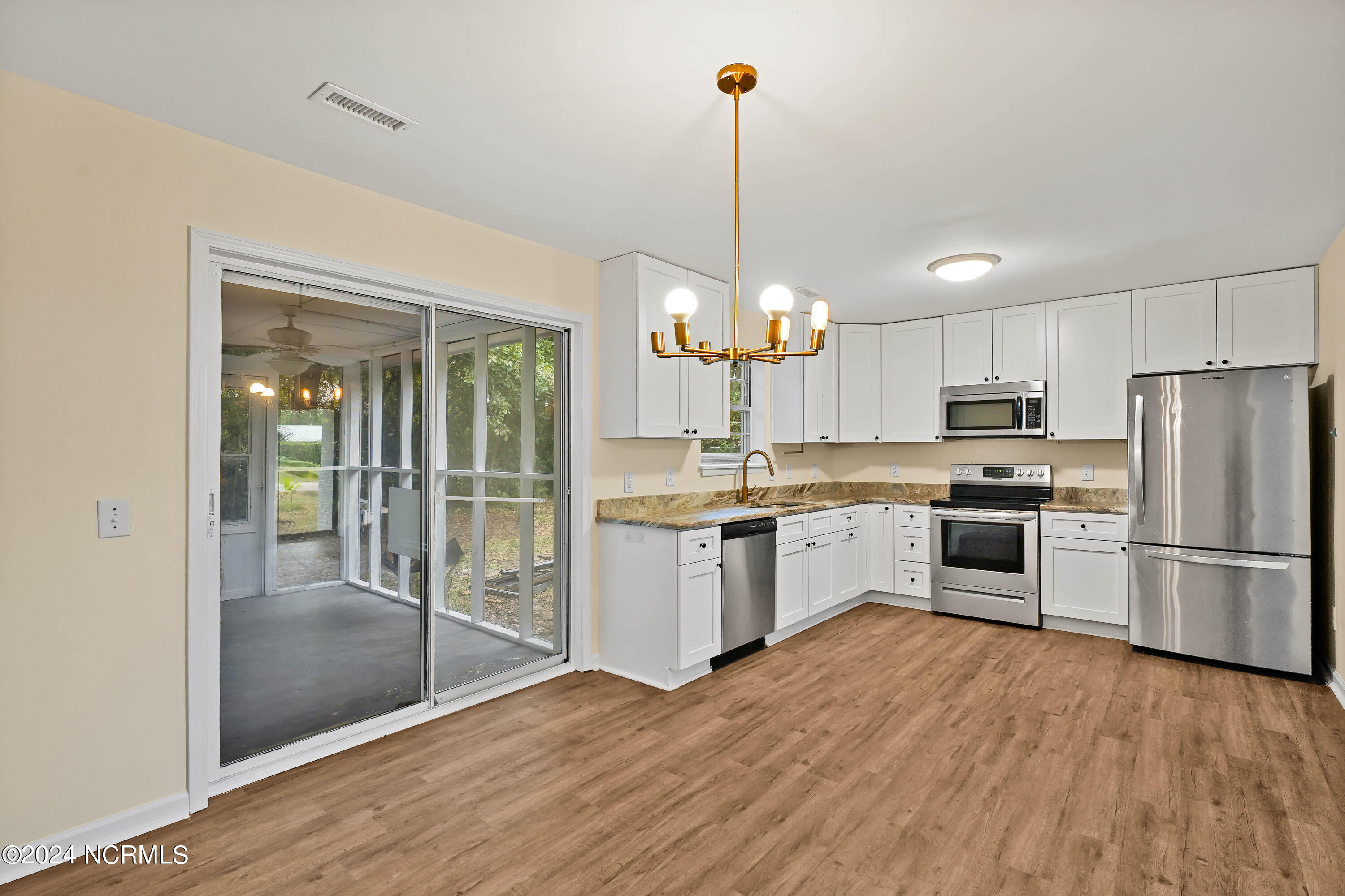 338 Wallington Road Wilmington, NC 28409 - Photo 8 of 26 338WallingtonRoad-8
