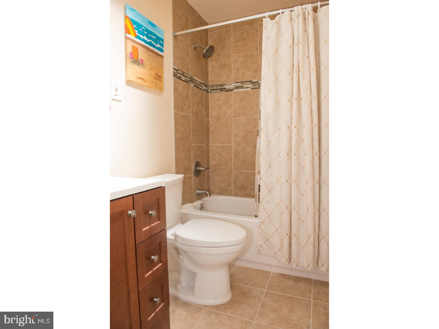 1041 Surrey Road Philadelphia, PA 19115 - Photo 14 of 19 Bathroom