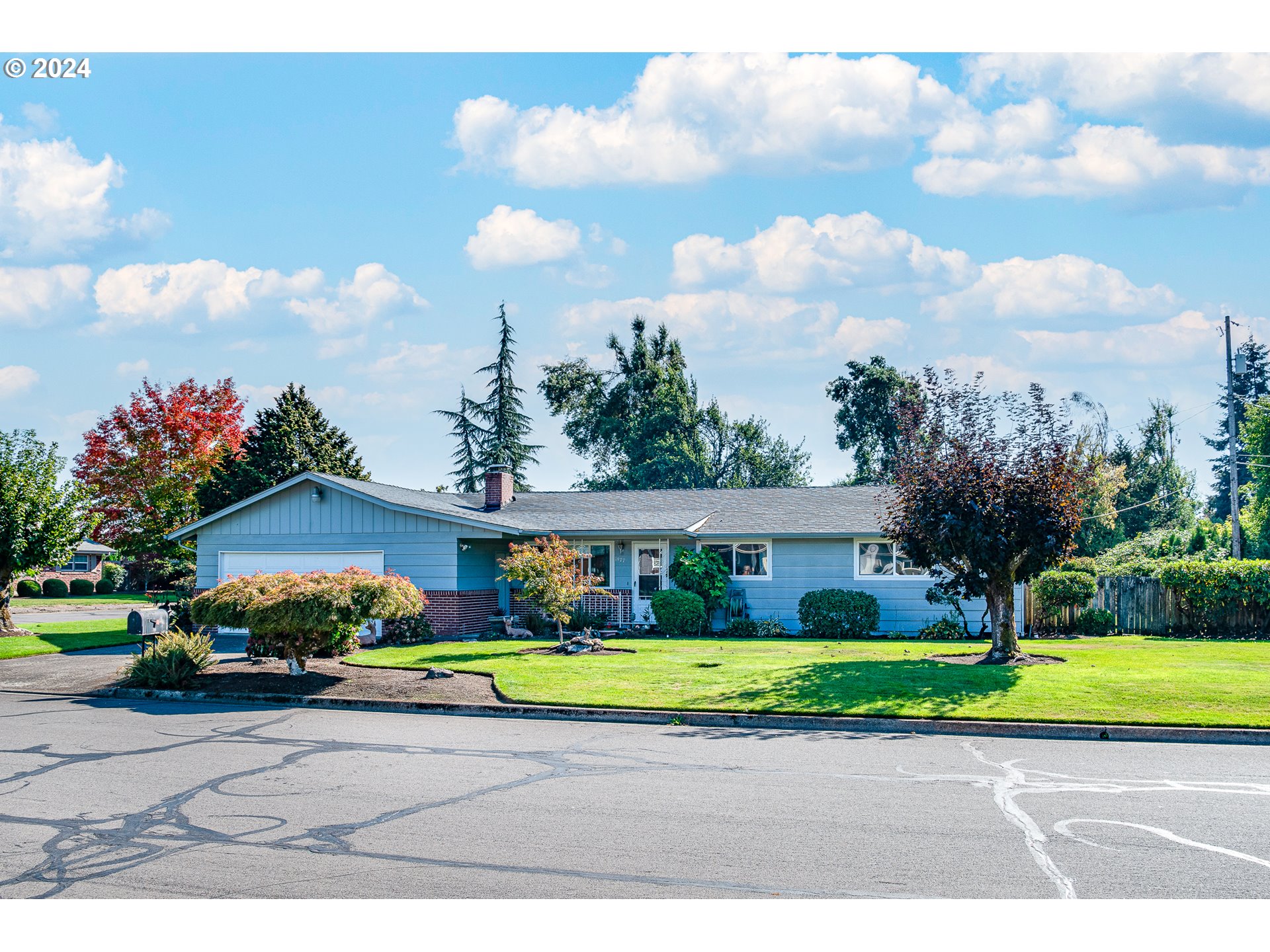 1977 Lomond Avenue Springfield, OR 97477 - Photo 1 of 40 Gallery Image 1