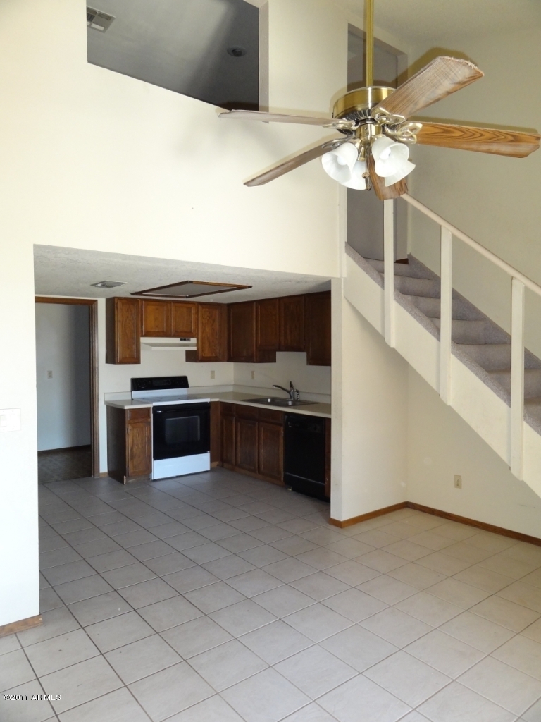 2329 North Recker Road, Unit 8 Mesa, AZ 85215 - Photo 5 of 24 Kitchen & Dining