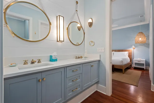 a view of entryway with a flower pot and a window