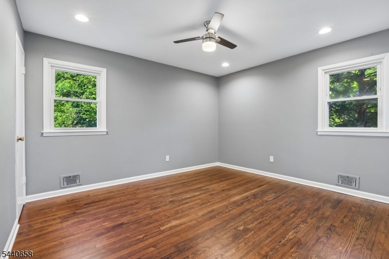 345 Trotting Road Union, NJ 07083 - Photo 12 of 43