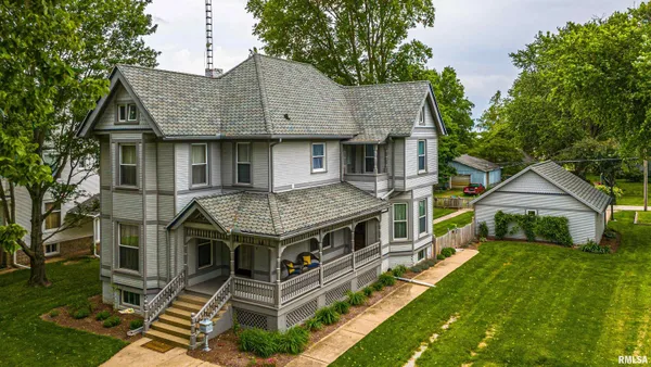 $215,000 | 813 East Chestnut Street, Mason City, IL 62664
