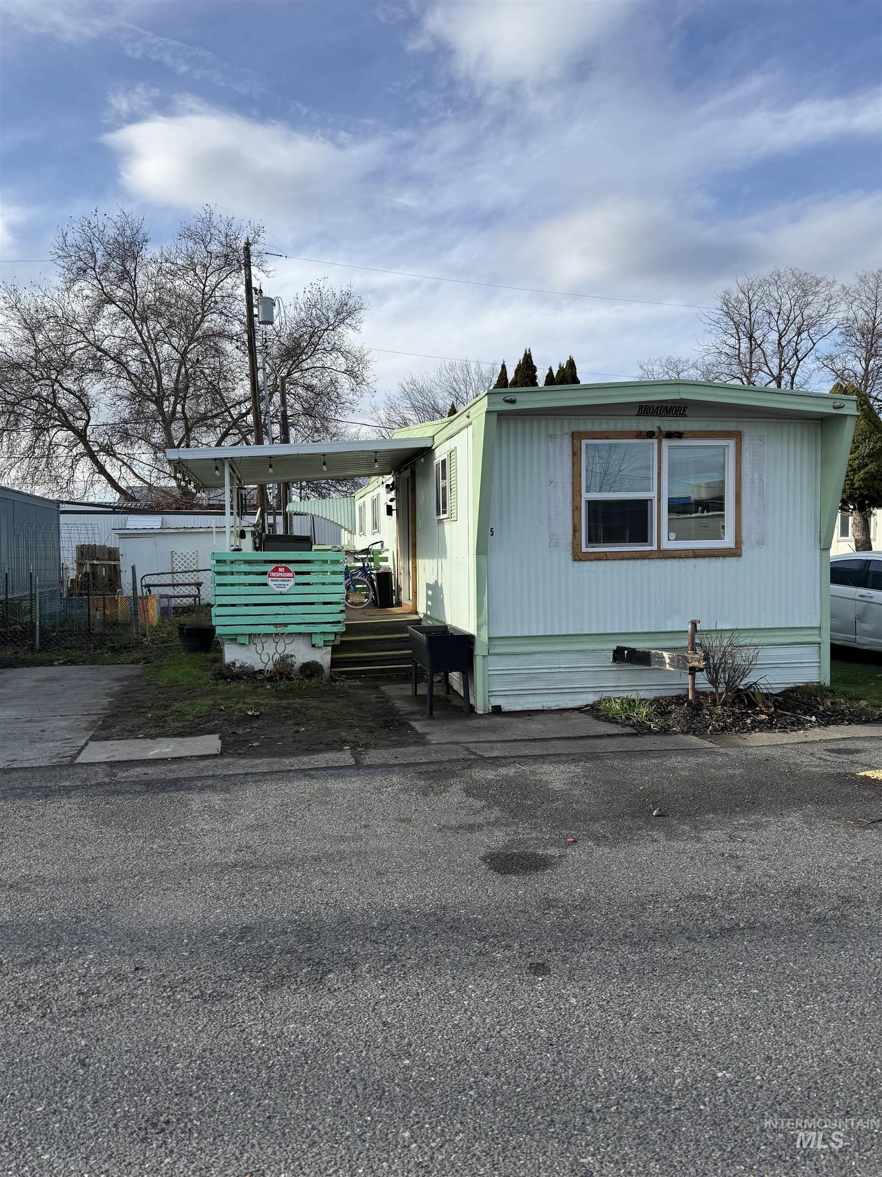 928 Warner Avenue, Unit 5 Lewiston, ID 83501 - Photo 1 of 9