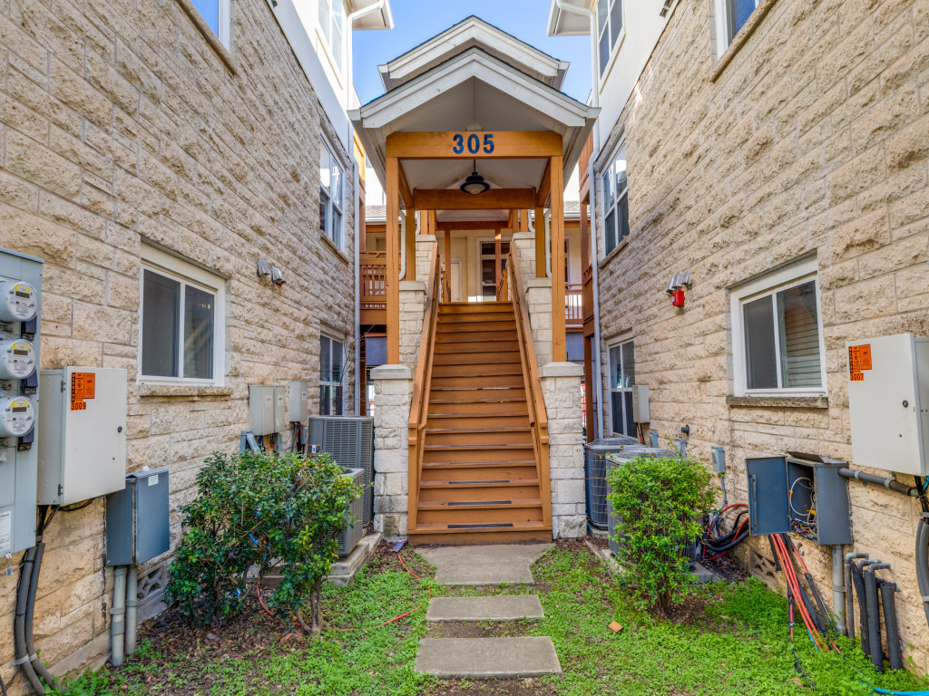 3007 Speedway, Unit 4 Austin, TX 78705 - Photo 2 of 25 a front view of a house with garden