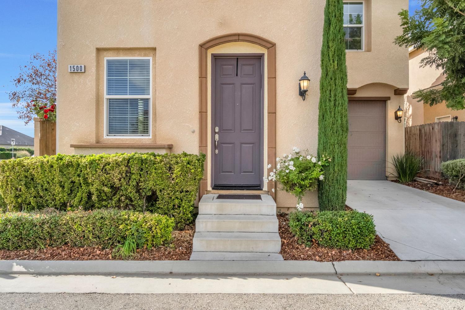 1500 North Encoure Way Clovis, CA 93619 - Photo 4 of 37 front view of a house