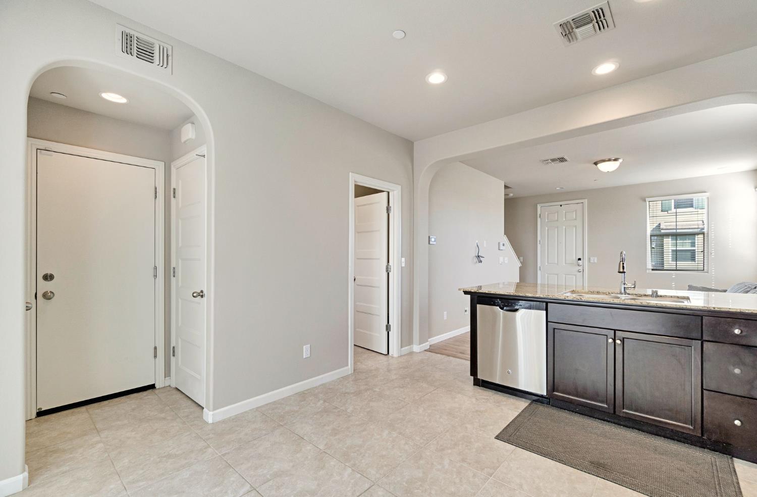 1500 North Encoure Way Clovis, CA 93619 - Photo 10 of 37 a large bathroom with a double vanity sink a mirror and a bathtub