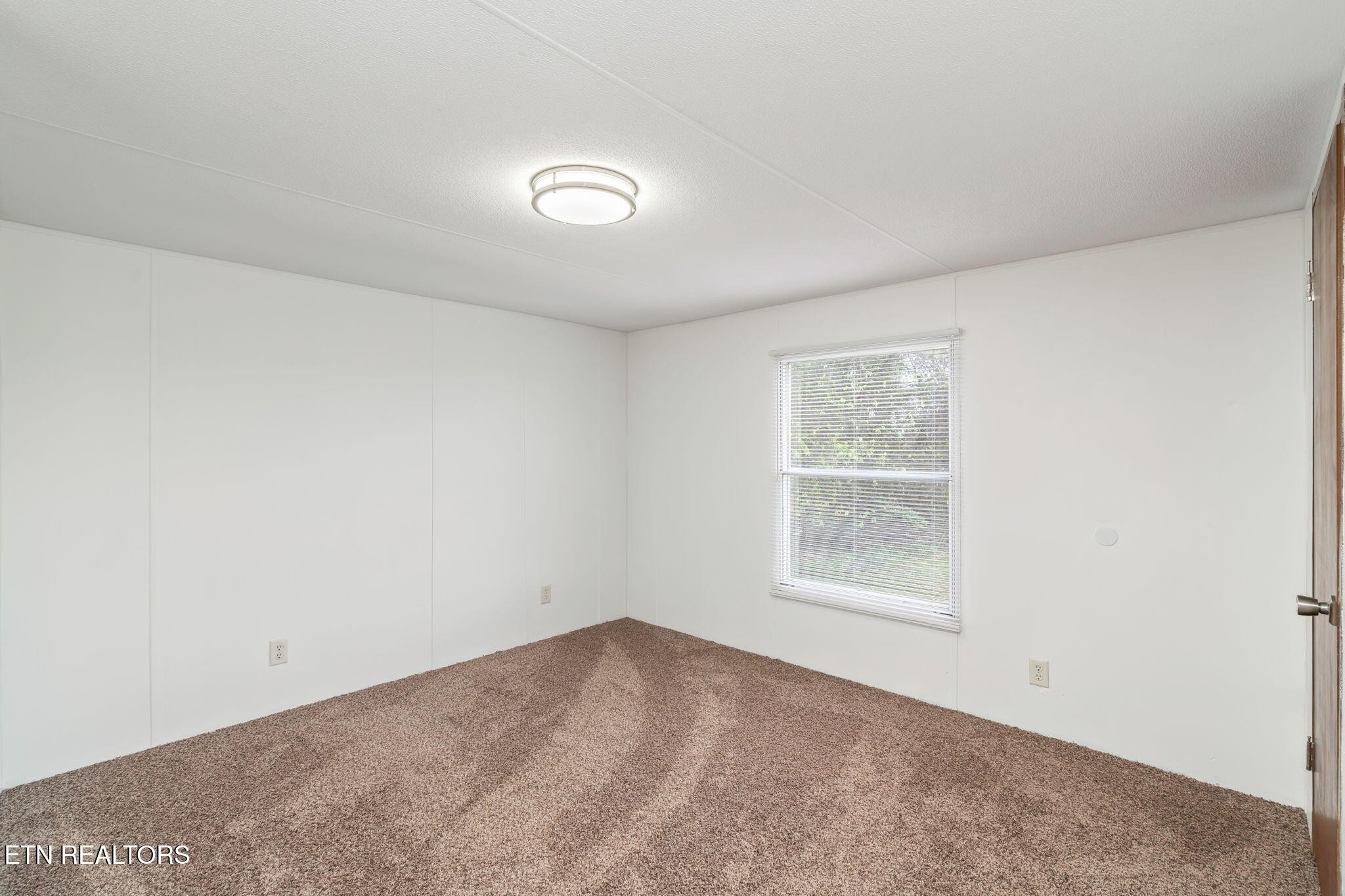 361 Doane Road New Market, TN 37820 - Photo 25 of 39 an empty room with a window