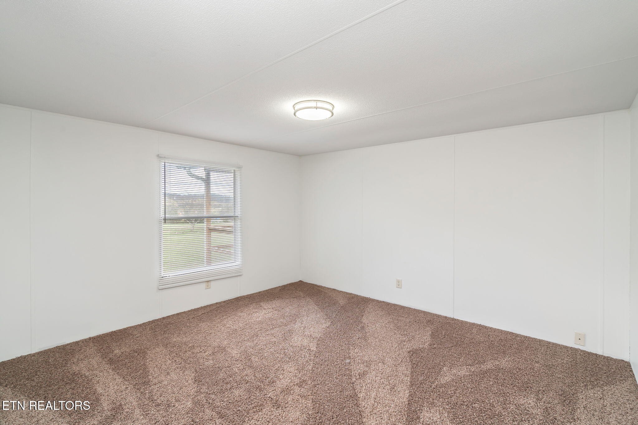 361 Doane Road New Market, TN 37820 - Photo 28 of 39 an empty room with a window