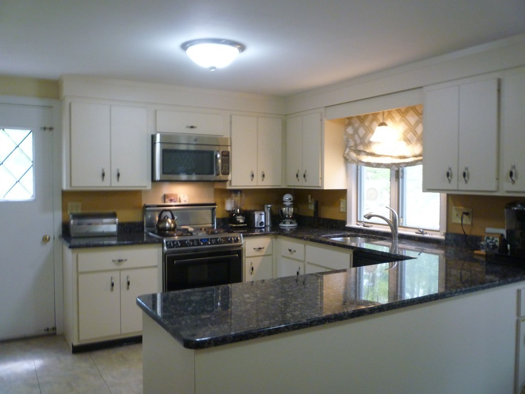 32 Alexandra Road Lynnfield, MA 01940 - Photo 11 of 30 Gallery Image 11