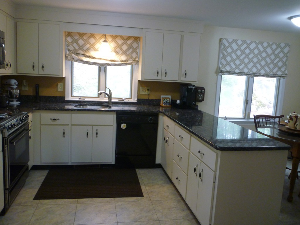 32 Alexandra Road Lynnfield, MA 01940 - Photo 10 of 30 Gallery Image 10