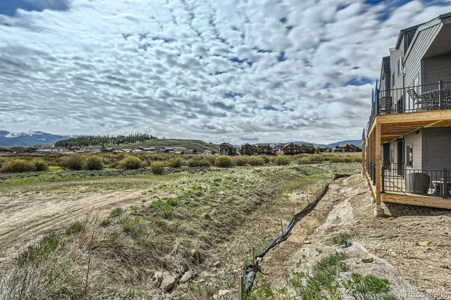 a view of an outdoor space