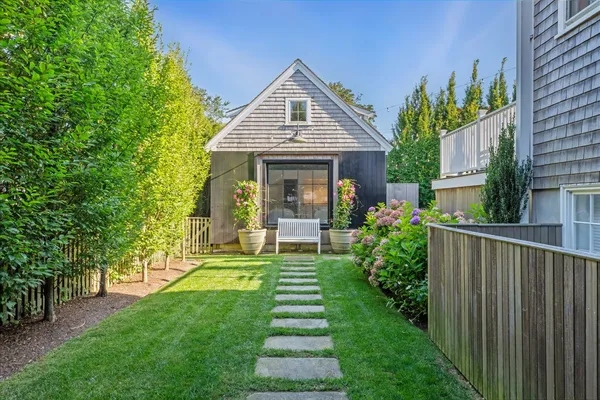 $8,100,000 | 32 India Street, Nantucket, MA 02554
