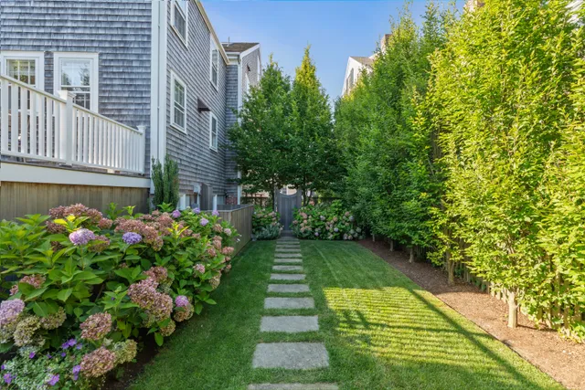 $9,500,000 | 32 India Street, Nantucket, MA 02554
